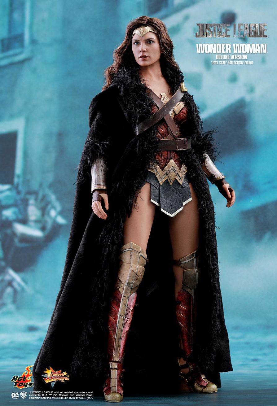Wonder Woman - Deluxe Version  Sixth Scale Figure by Hot Toys  Justice League